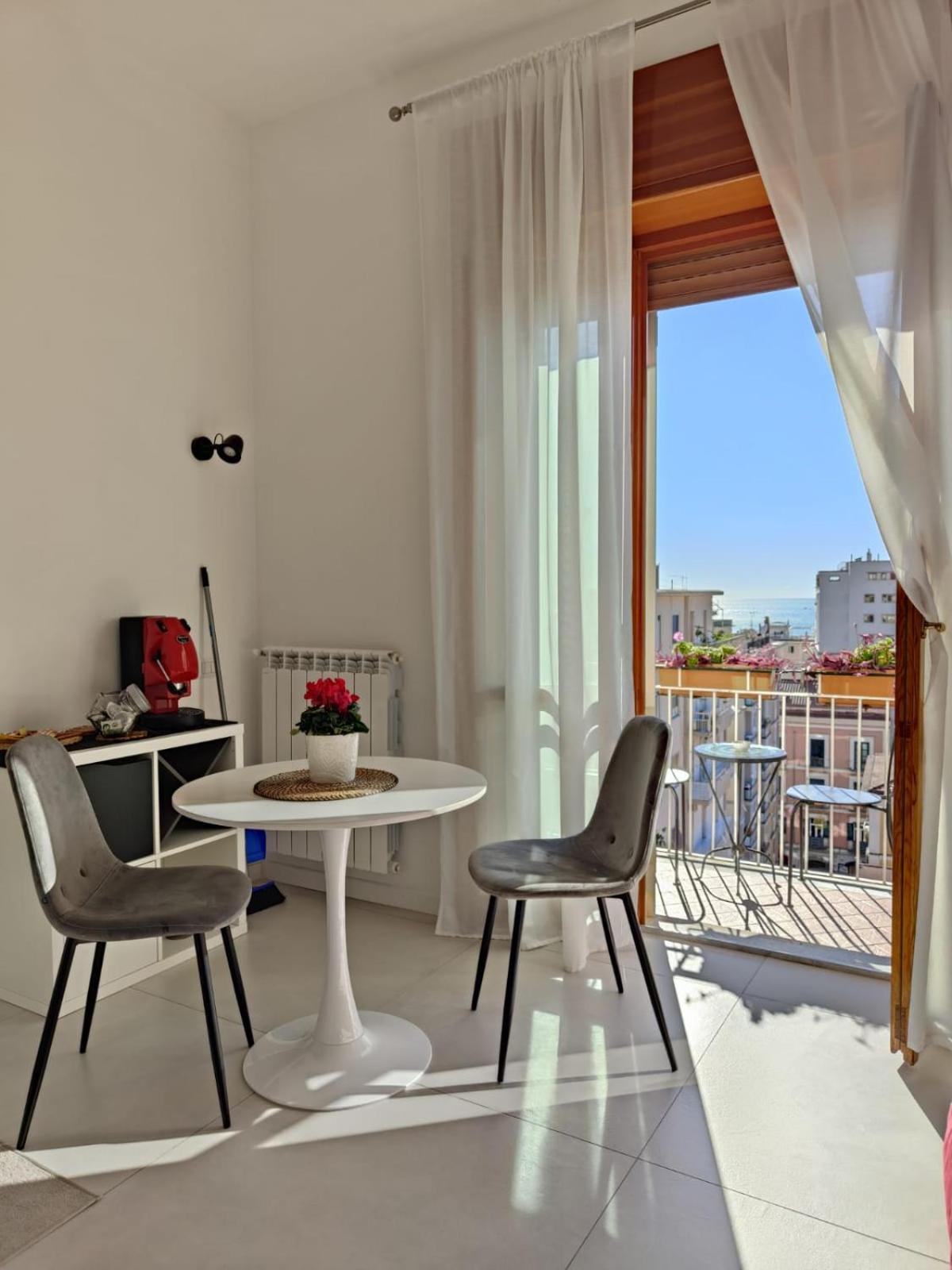 Bed and Breakfast Oasi Al Centro Con Parcheggio Salerno Zewnętrze zdjęcie
